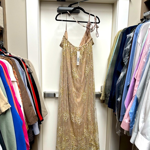 Gold, sequined dress, size XL. Stretchy material, new with tags - Picture 3 of 4
